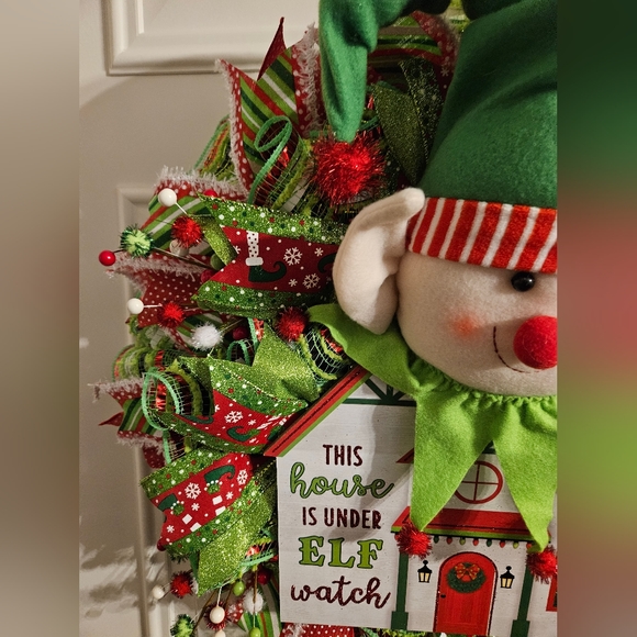 Christmas Elf Wreath - Picture 4 of 4